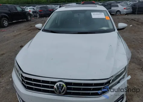 2018 Volkswagen Passat 2.0T Se z USA, uszkodzony, nr VIN 1VWBA7A37JC018502
